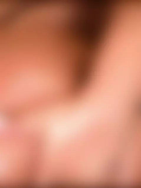 My wet, oiled body teasing you 😏🔥 by zoemodel