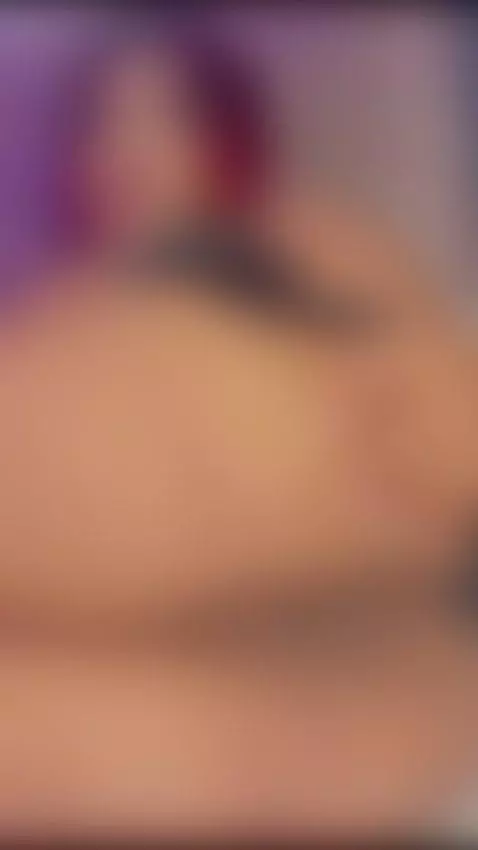 My naked ass wants your attention 🍑😈 by zoemodel