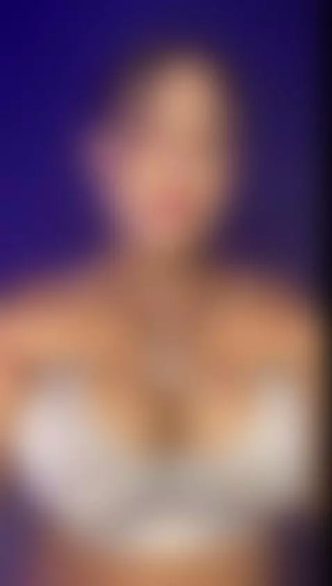 I'm very hot in my room by zoemodel