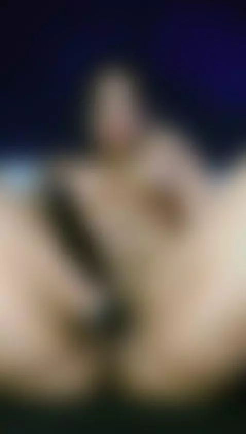 I'm very horny, alone with my toys by zoemodel