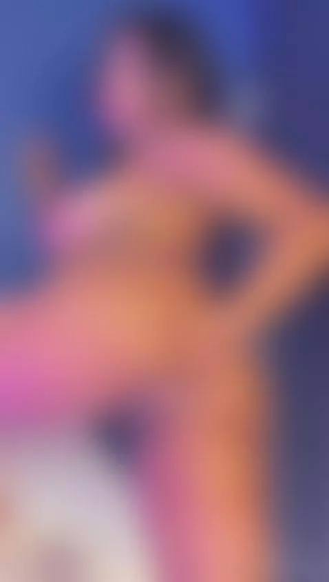 I put my finger in my pretty ass🍑 by zoemodel