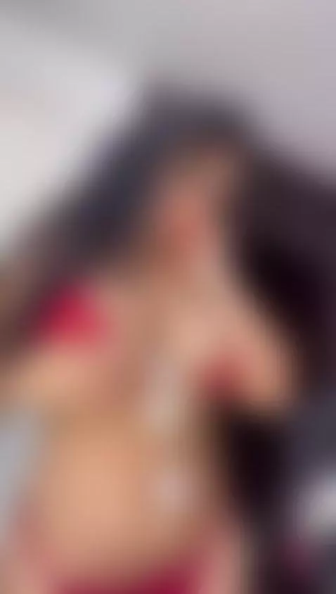 I feel your hands on my tits and my pussy by leilaevansx