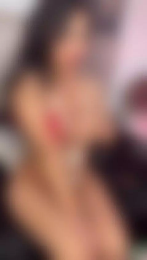 Sitting on this bed when I should be sitting on your cock by leilaevansx