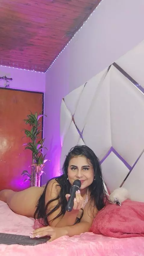 I'm here waiting for you to fuck me by leilaevansx