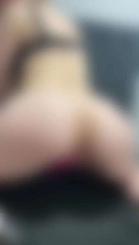 Moving my delicious ass! ♥ by hornymollyy