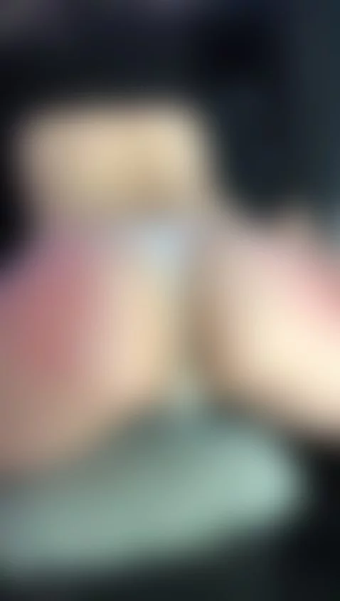 My rich red ass by hornymollyy