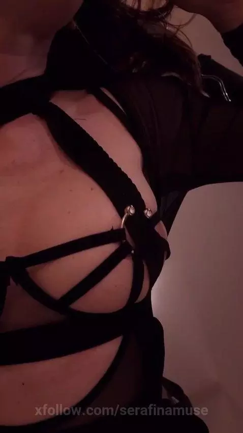 Are you tossing and turning in your bed thinking of me? by serafinamuse