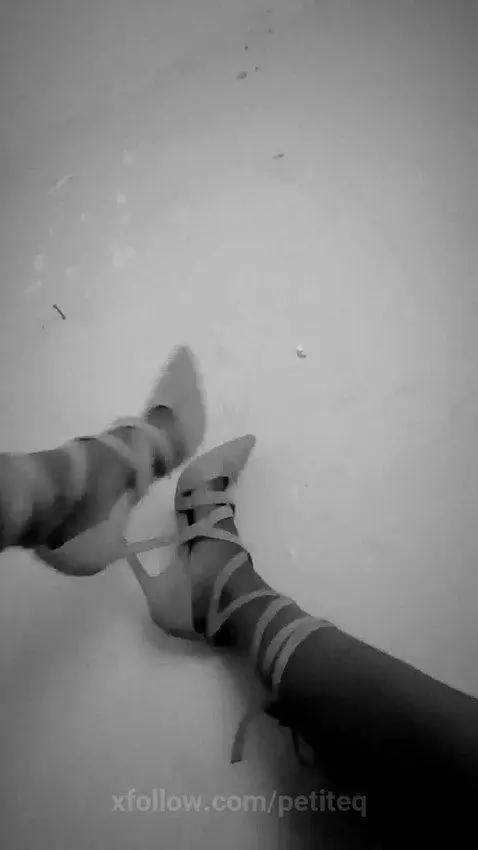 Feet 🥵🥵🥵🥵🥵 by petiteq