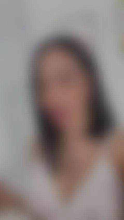 Enjoy the music while you admire my body 
🥰😘🍒 by innocentladyy