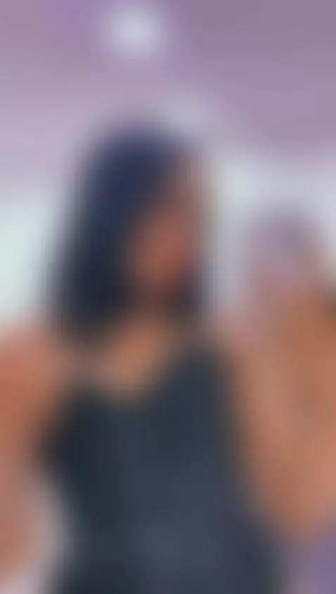 I'm online and i'm thinking on you here with me🌺🖤 by innocentladyy