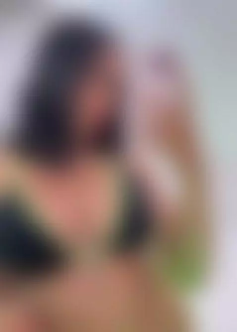 Will you grab my small waist? 💕 by innocentladyy