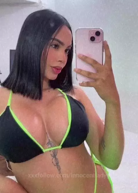 Will you grab my small waist? 💕 by innocentladyy