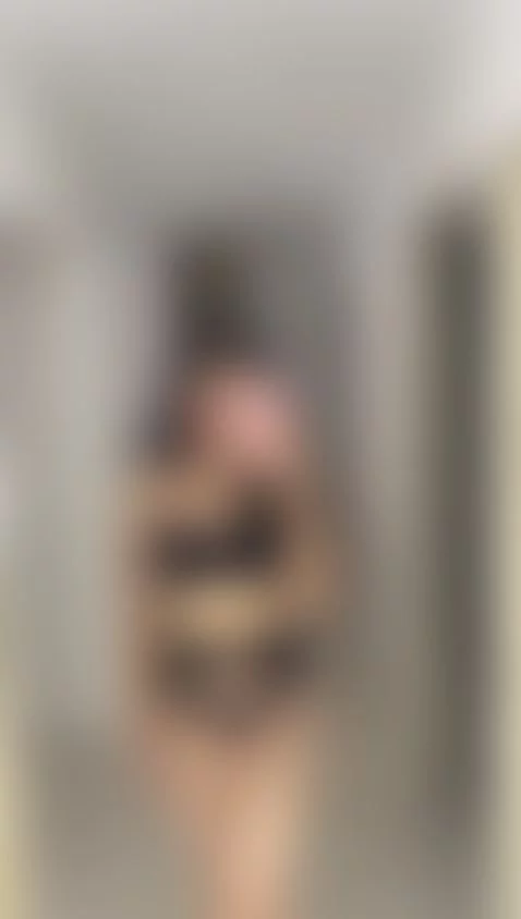 This sensual girl is waiting for you by juliankatz