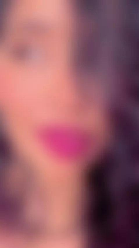 Come closer… my body wants to be your problem now. by salomepaez1