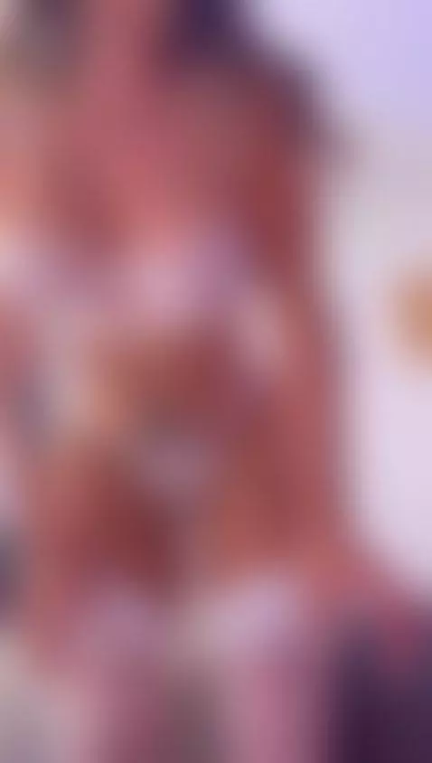 do u like me on white ? by imrebecca