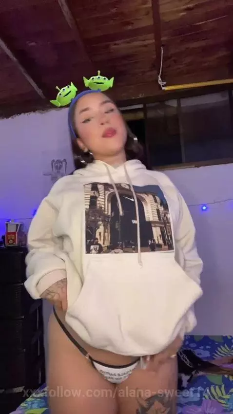 Come closer and I'll dance you very close 🍑🥵 by alana-sweet14