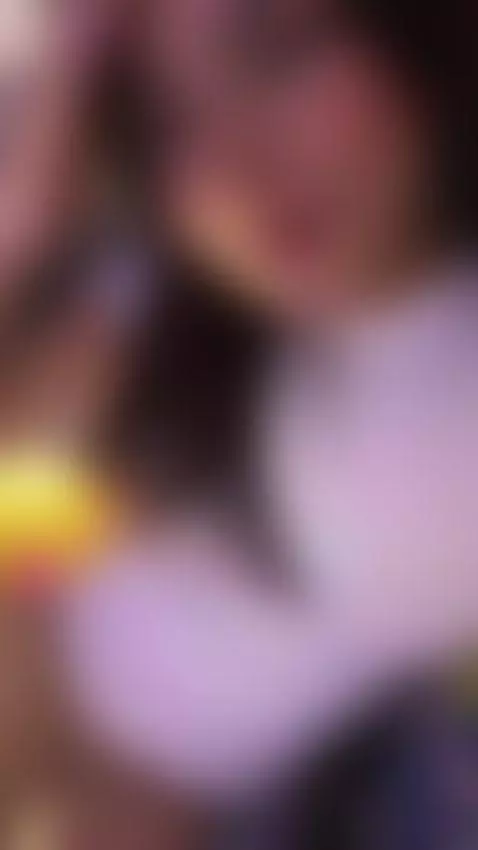 Quiero un papasito que venga a dormir bien rico conmigo 😏 te... by alana-sweet14