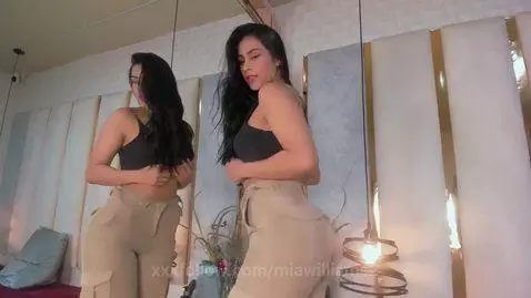 come and bare my sensual curves and fill me with pleasure by miawilliams2