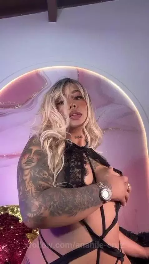 come enjoy my company 
https://www.camsoda.com/anahile-cruz by anahile-cruz