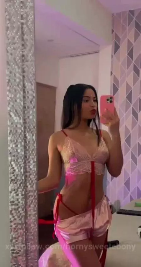 Spoiler: You won’t be able to focus after this 👀 by hornysweetebony