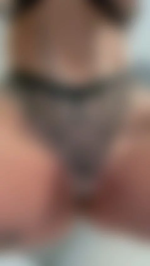 Quieres que me siente en tu cara? by delettraa