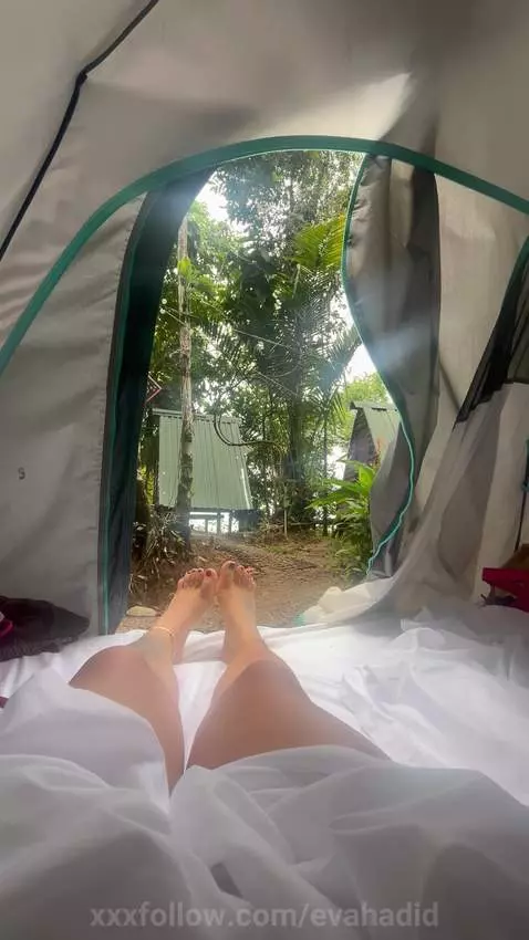 feeling free... 👣🍃 by evahadid