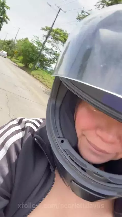 I love showing my tits in public 🥵🤭👀 by scarlettdaviis