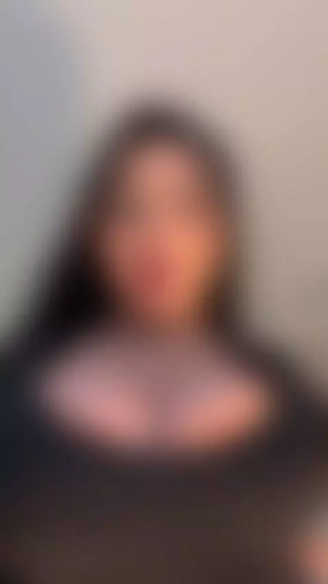 Me encanta el color negro👅 by zhenda-brown