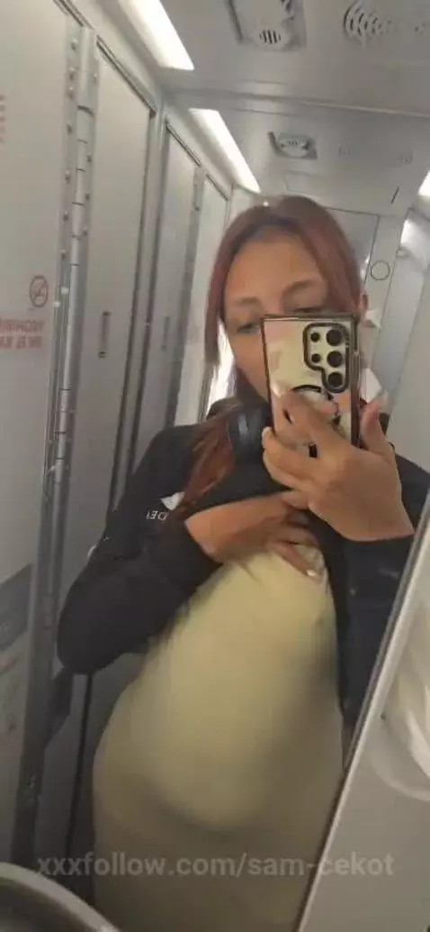 Sex at the airplane bathroom... u in? by sam-cekot