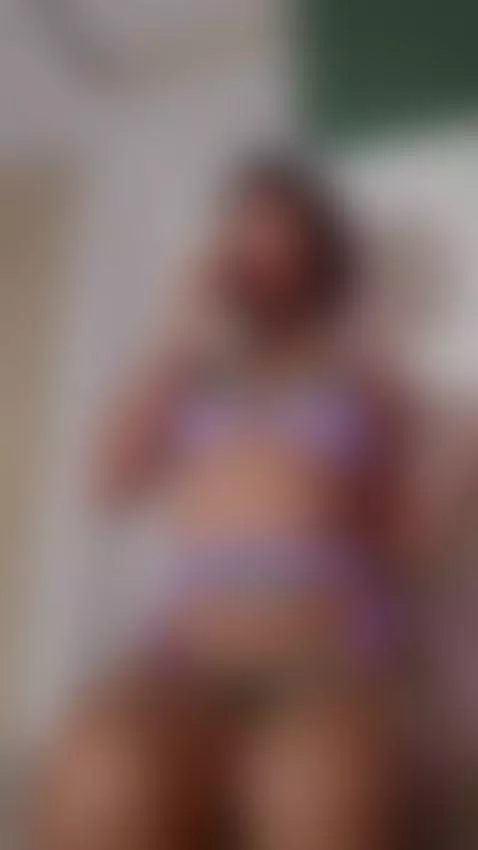 Why am i puting on my lipgloss: A: To look pretty B: Hydrata... by sam-cekot