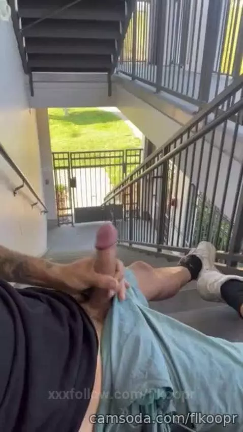 Jerking public cumshot by flkoopr
