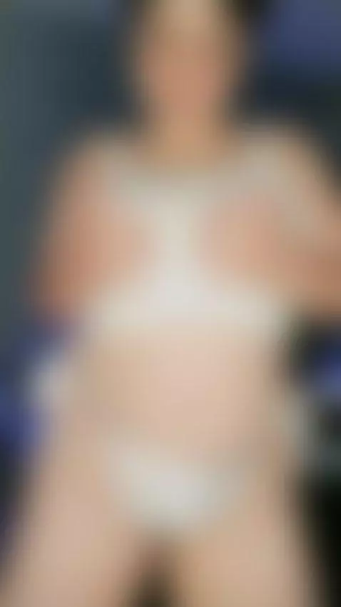 Im feeling sexy in white by alexa-palacio