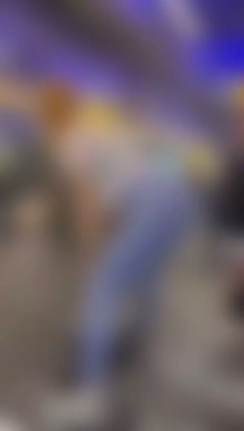 I caught this man looking at my butt at the gym! :O by anastaxialynn