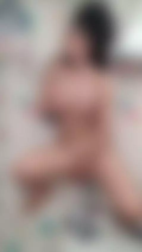 I can't take it anymore, I'm going to explode. by annyluna