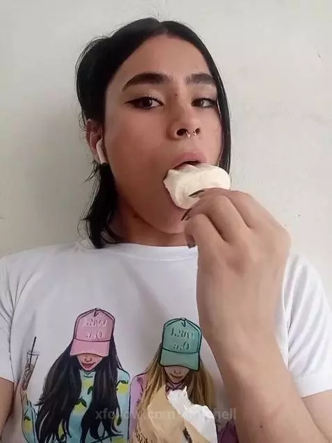 Would you like me to suck your lollipop 🍦😏 by vmichell