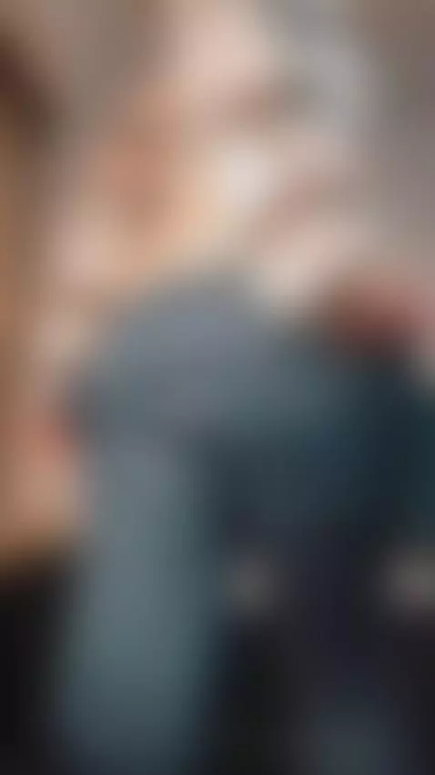 im obline now, folloe my ass by emilywatsonn