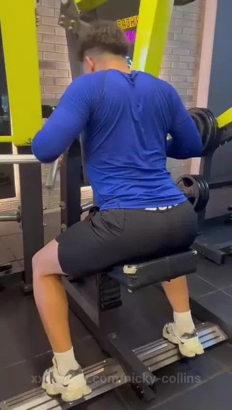 Workout before streaming!!! 💪🏻🏋🏻‍♀️ by nicky-collins