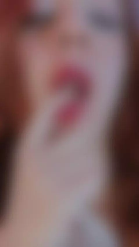 hello by gisellenoah