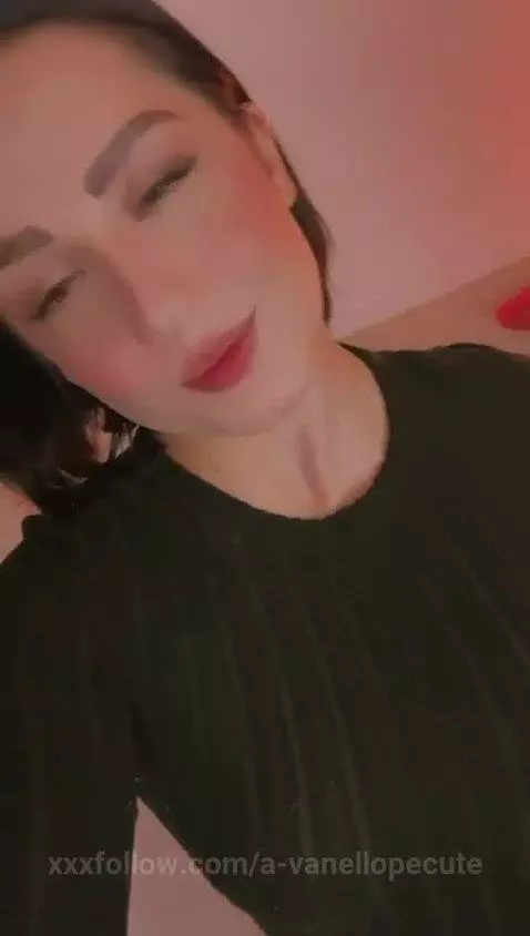 I send u some kisses for u darling I hope see u today ♥ by a-vanellopecute