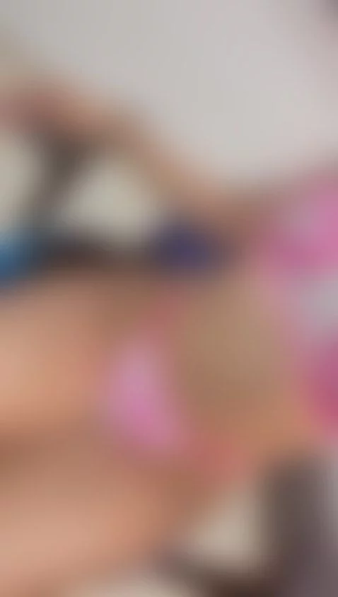 Pretty in pink waiting for u by noa-foxx