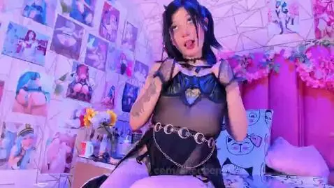 Delicious and hot wants to fuck very hard and make me yours ... by alicebenet