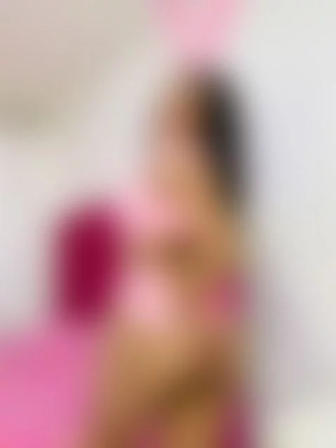 Esta  esta hermosa conejita quiere comerse tu dulce zanahori... by lauraosorio1604