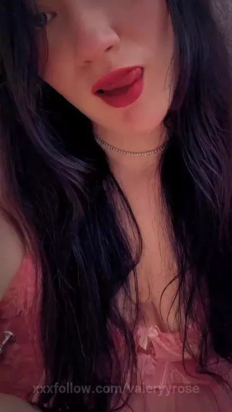 You’re on my mind… and my lips 😏 by valeryyrose