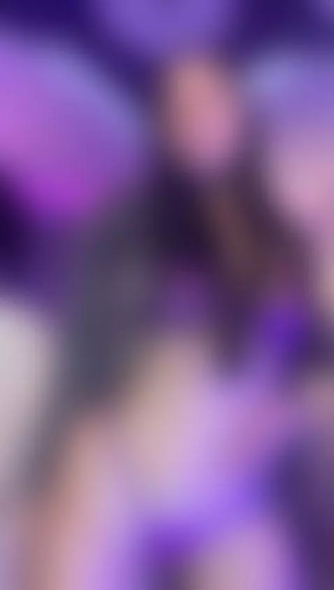 Come onnn guysss, im online !! by lilii-adams