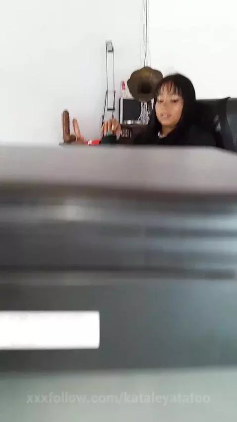 you like my legs by kataleyatatoo