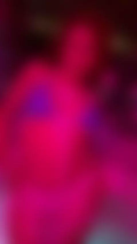 Join me in the jacuzzi today! Link in my profile for the liv... by pattymm