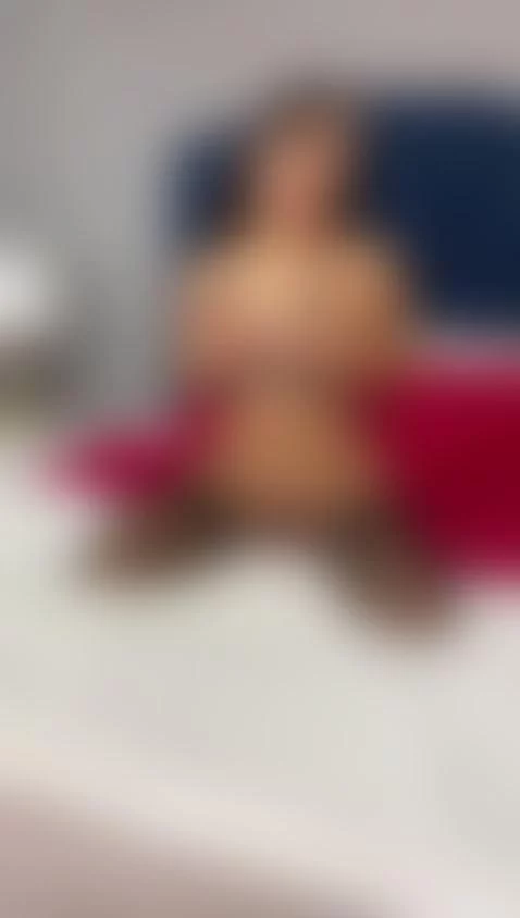 I imagine that you are touching my body and I get very horny... by paulinarivas