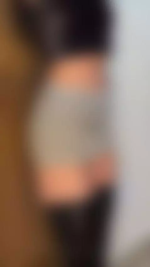 My new skirt compliments my top by isanixon