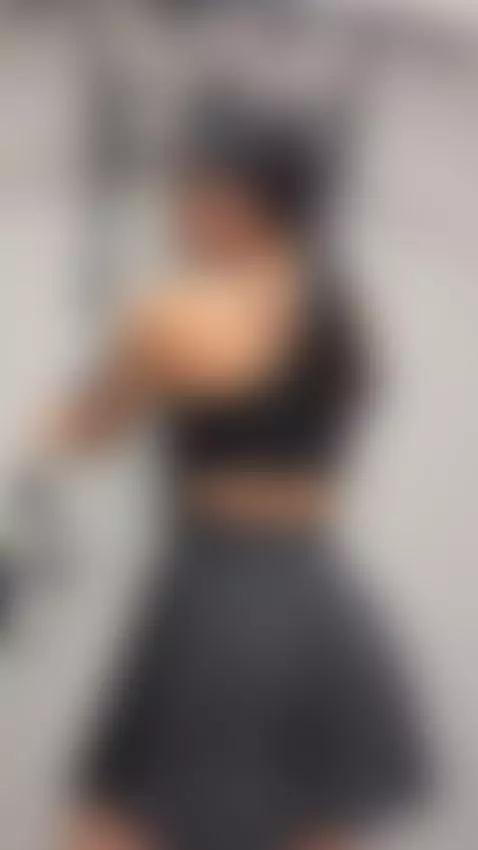 I want you at my feet, begging for a little of my attention💋 by isanixon