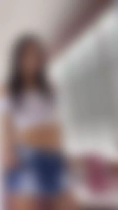 I want you at my feet, begging for a little of my attention💋 by isanixon